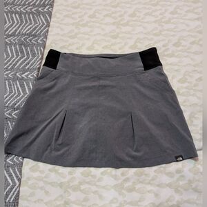 Woman's the north face skort